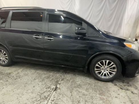 Used 2018 Toyota Sienna XLE FWD image 4
