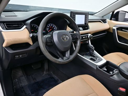Used 2021 Toyota RAV4 XLE AWD/4WD image 12