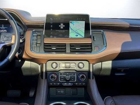 Used 2024 Chevrolet Suburban High Country image 11