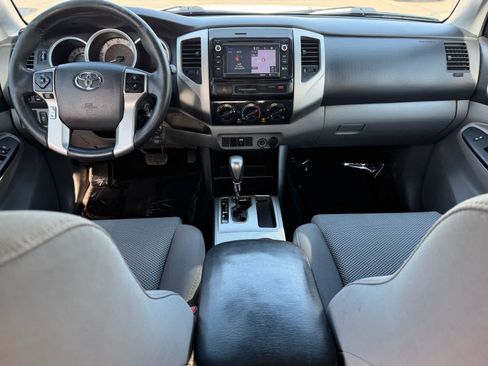 Used 2015 Toyota Tacoma PreRunner w/ TRD Off-Road Package RWD image 17
