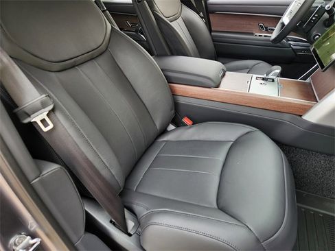 New 2025 Land Rover Range Rover SE image 9