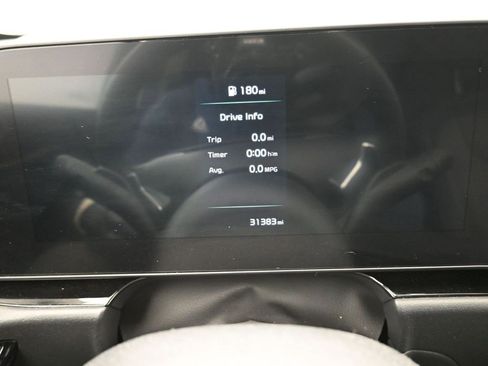 Used 2023 Kia Niro SX image 13