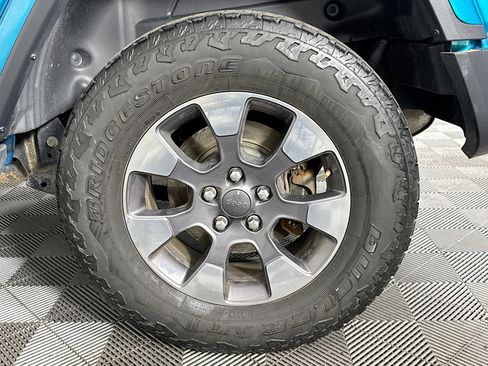 Used 2019 Jeep Wrangler Unlimited Sahara w/ Dual Top Group image 36