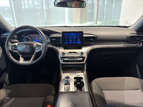 Used 2023 Ford Explorer XLT RWD image 14