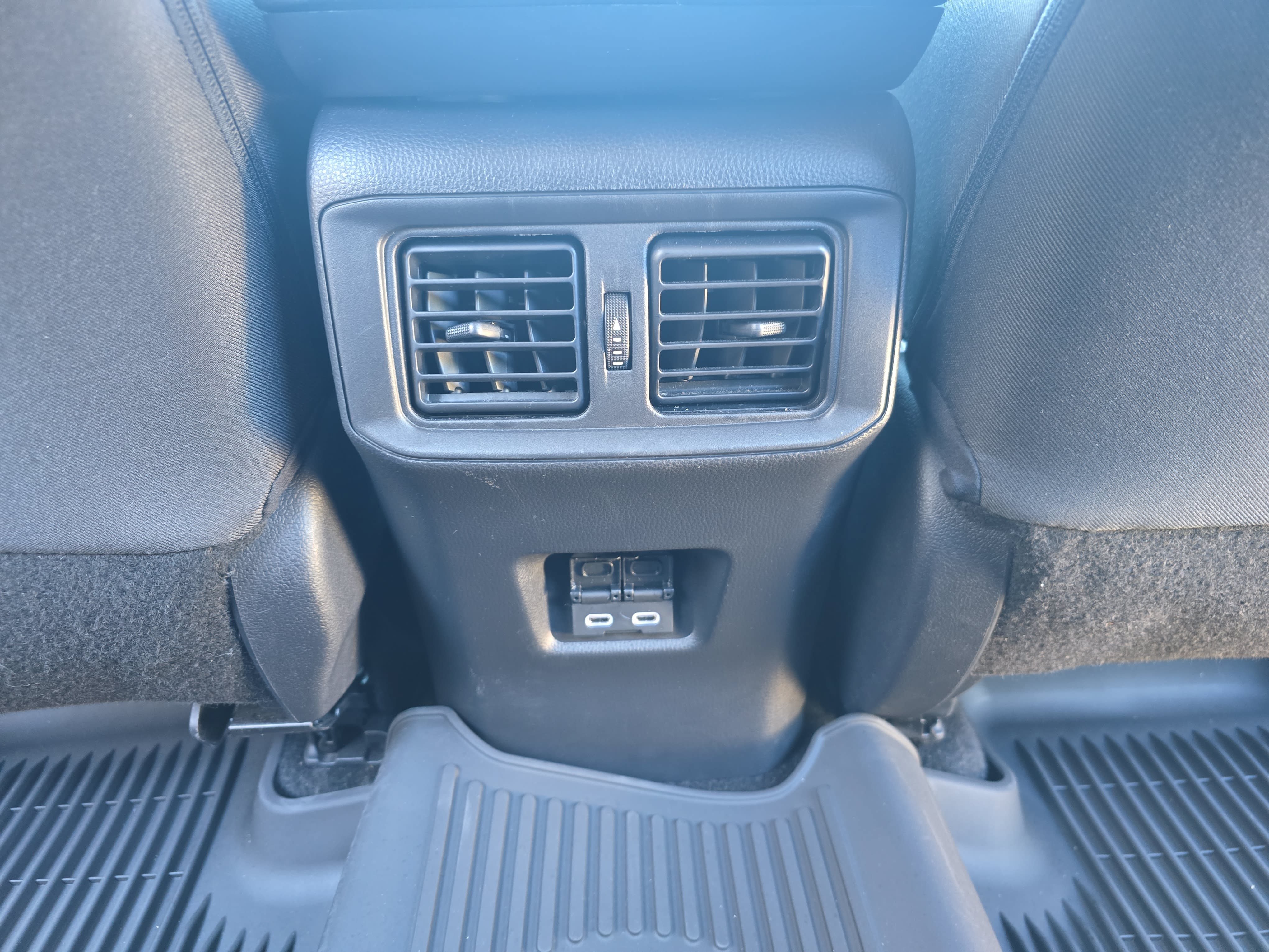 Used 2025 Toyota RAV4 XLE FWD image 12