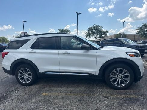 Used 2022 Ford Explorer XLT w/ Equipment Group 202A AWD/4WD image 4