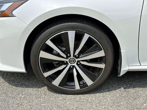 Certified 2022 Nissan Altima 2.5 SR AWD/4WD image 10
