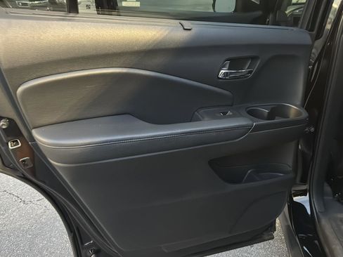 Used 2022 Honda Pilot Touring image 15