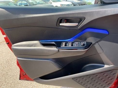 Used 2021 Toyota C-HR XLE image 16