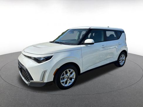 Used 2025 Kia Soul LX w/ LX Technology Package image 3