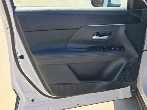 Certified 2025 Nissan Kicks SR image 22