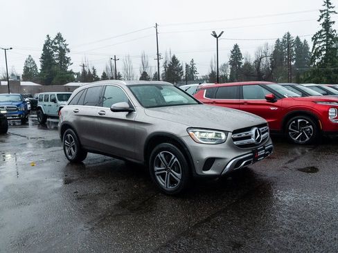 Used 2021 Mercedes-Benz GLC 300 4MATIC image 2