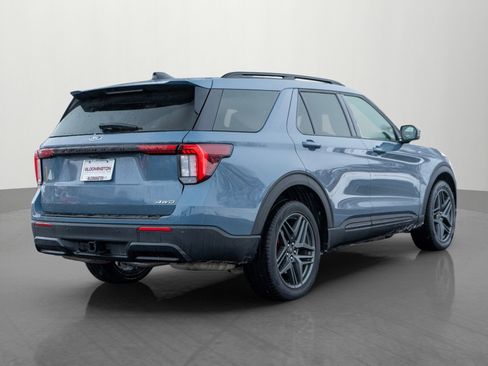 Used 2025 Ford Explorer ST-Line w/ Premium Package image 7