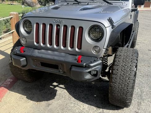 Used 2016 Jeep Wrangler Unlimited Rubicon AWD/4WD image 14