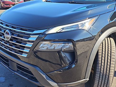 Used 2025 Nissan Rogue SV image 33