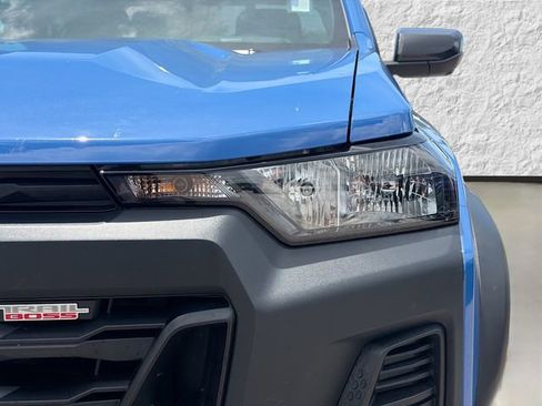 Used 2025 Chevrolet Colorado Trail Boss AWD/4WD image 9