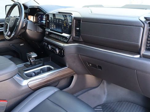 Used 2023 Chevrolet Silverado 1500 LT Trail Boss w/ LT Trail Boss Premium Package AWD/4WD image 37
