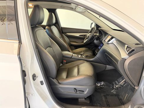 Used 2019 INFINITI QX50 Essential AWD/4WD image 35