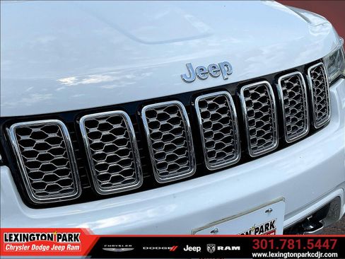 Used 2017 Jeep Grand Cherokee Overland AWD/4WD image 33