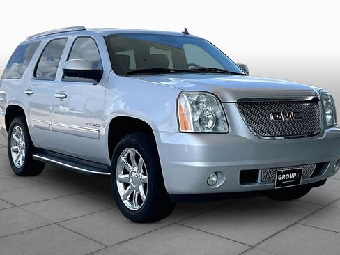 Used 2014 GMC Yukon Denali RWD image 2