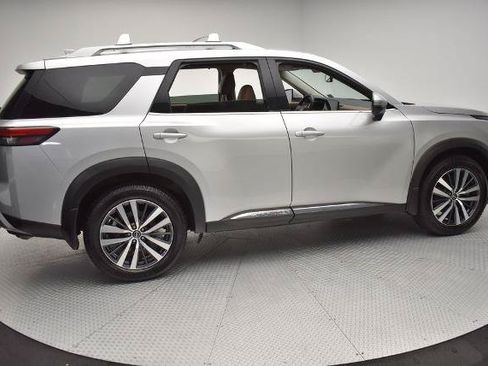 Certified 2022 Nissan Pathfinder Platinum w/ Cargo Package AWD/4WD image 4