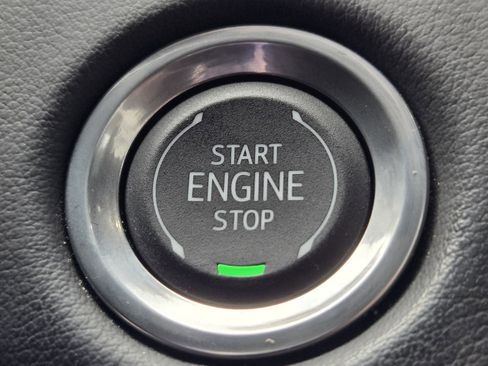 Used 2024 GMC Yukon AT4 w/ Technology Package AWD/4WD image 19