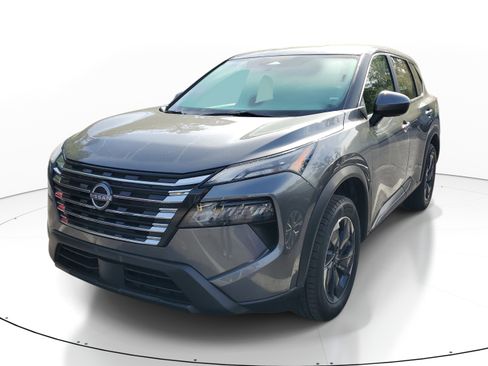 Used 2024 Nissan Rogue SV image 3