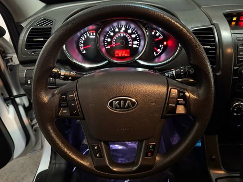 Used 2013 Kia Sorento LX w/ Convenience Pkg image 19