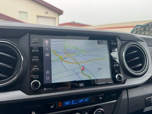 Used 2022 Toyota Tacoma TRD Off-Road w/ TRD Premium Off Road Package image 3