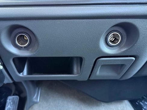 Used 2004 Chevrolet Silverado 2500 LS image 20