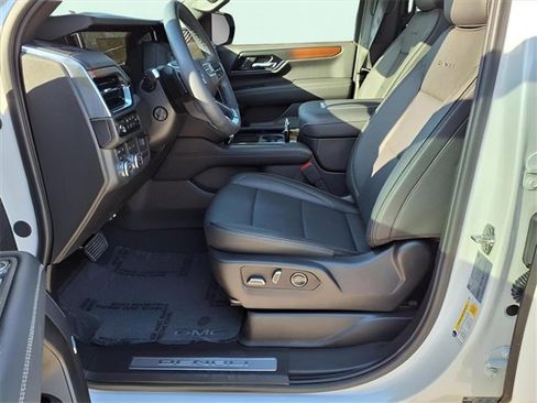 Used 2025 GMC Yukon Denali w/ Sun & Power Step Package image 24