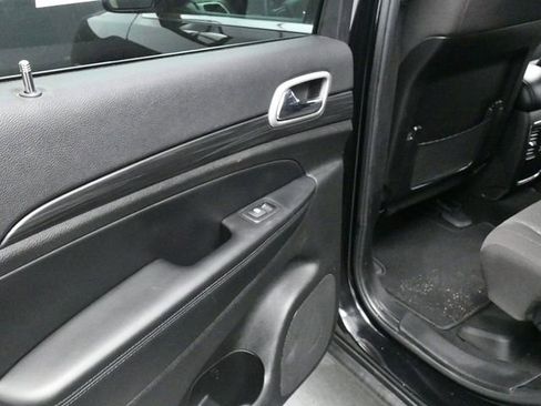 Used 2021 Jeep Grand Cherokee Laredo AWD/4WD image 16