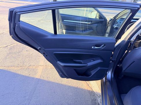 Used 2022 Nissan Altima 2.5 SV FWD image 17