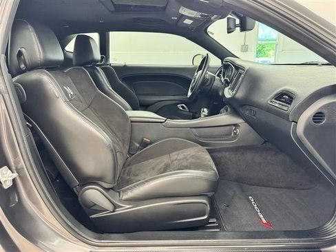 Used 2018 Dodge Challenger R/T Scat Pack w/ Dynamics Package RWD image 18