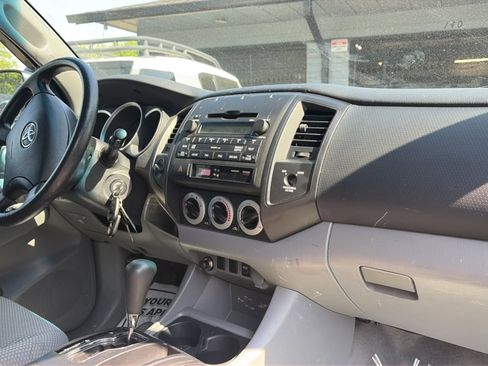Used 2011 Toyota Tacoma 4x4 Access Cab V6 w/ Convenience Pkg image 9
