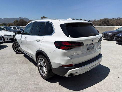 Certified 2024 BMW X5 xDrive40i w/ Premium Package AWD/4WD image 2