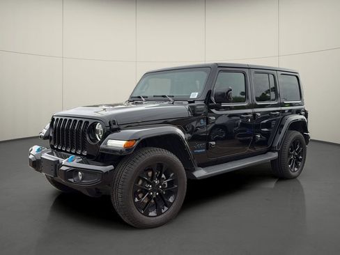 Used 2021 Jeep Wrangler Unlimited Sahara image 3