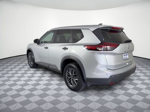 Used 2024 Nissan Rogue S FWD image 3