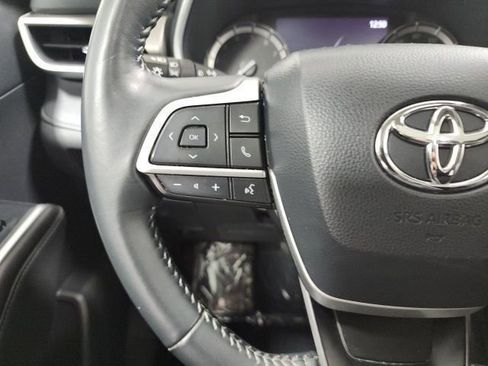 Used 2022 Toyota Highlander XLE image 28