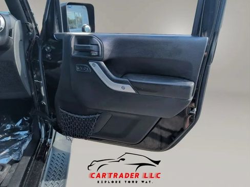 Used 2015 Jeep Wrangler Unlimited Sahara w/ Max Tow Package AWD/4WD image 20