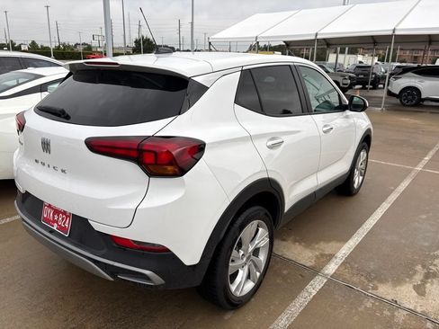 Used 2025 Buick Encore GX Preferred AWD/4WD image 2