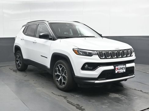 Used 2025 Jeep Compass Limited AWD/4WD image 5