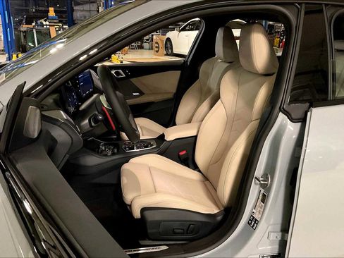 Used 2025 BMW M235i xDrive M235 xDrive w/ Premium Package image 9