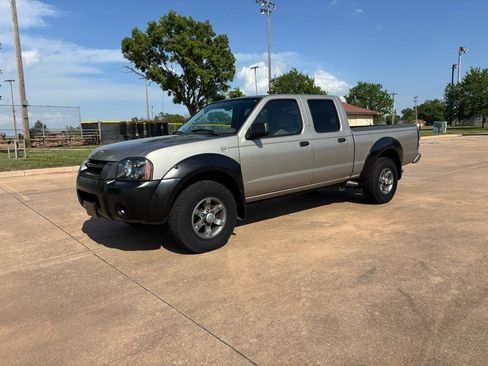 Used 2003 Nissan Frontier XE w/ XE Pwr Pkg image 2
