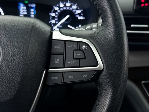 Used 2023 Toyota Sienna XLE w/ XLE Plus Package AWD/4WD image 38