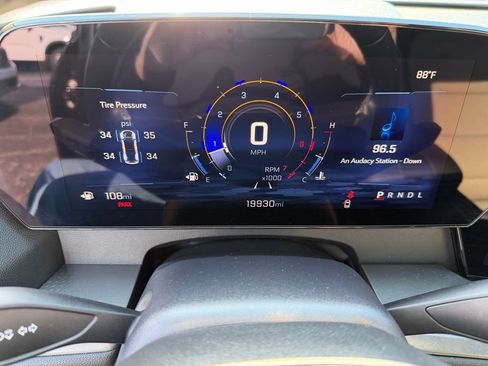 Used 2025 Chevrolet Traverse LT FWD image 22