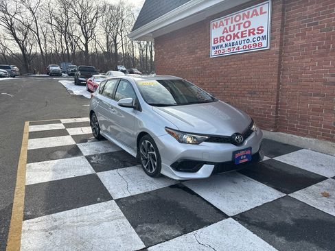 Used 2017 Toyota Corolla iM image 1