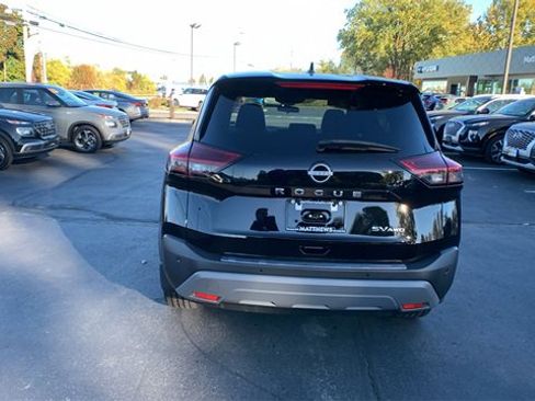 Used 2023 Nissan Rogue SV image 4