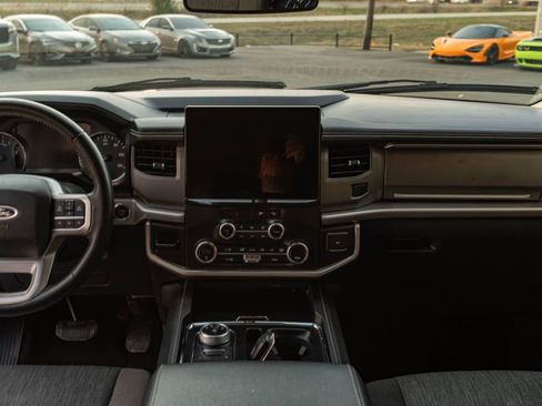 Used 2022 Ford Expedition Max XLT image 7