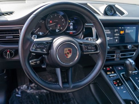 Certified 2024 Porsche Macan AWD/4WD image 15